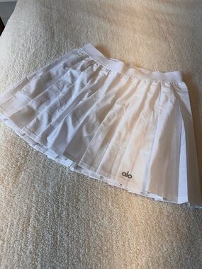 ALO Yoga White Pleated Athletic Skirt